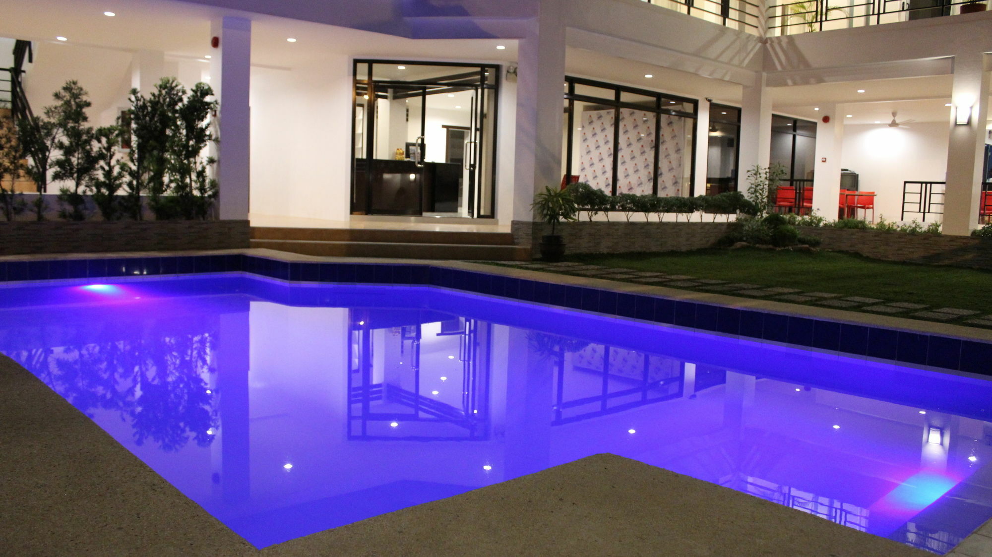 Be-Ing Suites Davao Exterior photo
